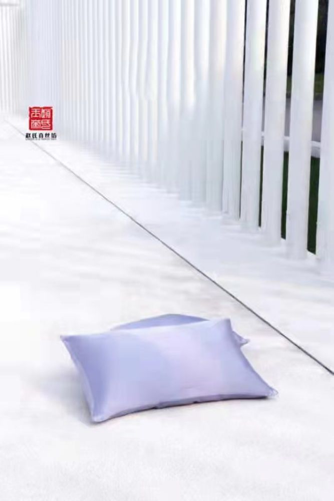 Picture of Silk Pillowcase (Natural Lavender Essential Oil Infused) 2 Pack