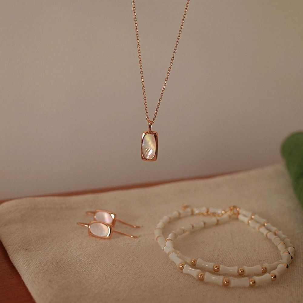 Picture of Tichy French Vintage Shell Pendant Necklace