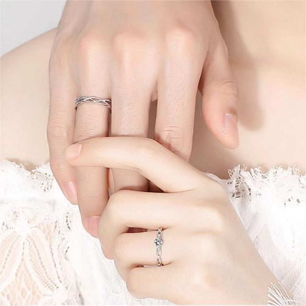 Picture of 925 silver couple rings with green silk entwined